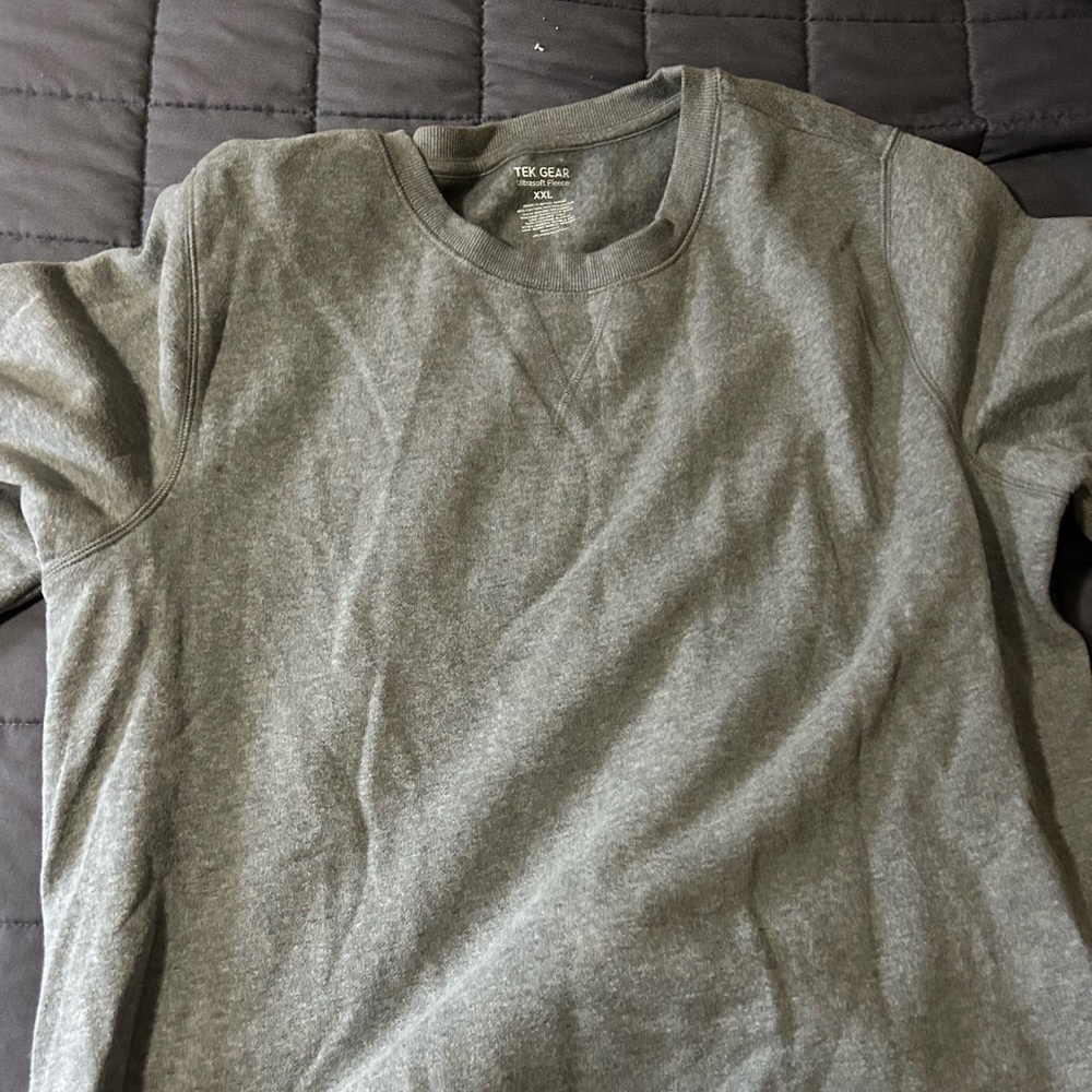 Women’s crew neck sweatshirt